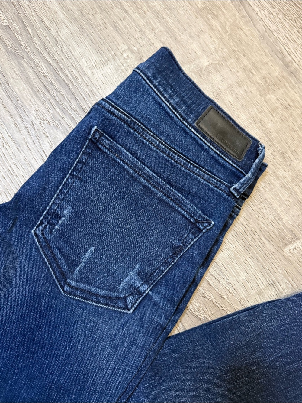 •EXPRESS• MID RISE ANKLE LEGGING JEANS - Picture 7 of 7